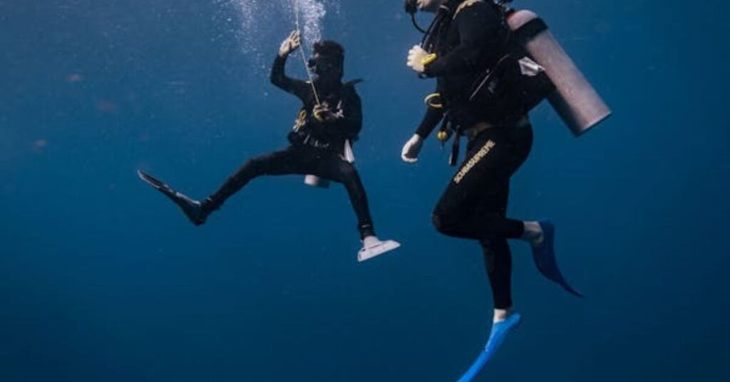 Using a compass to navigate and prevent disorientation underwater