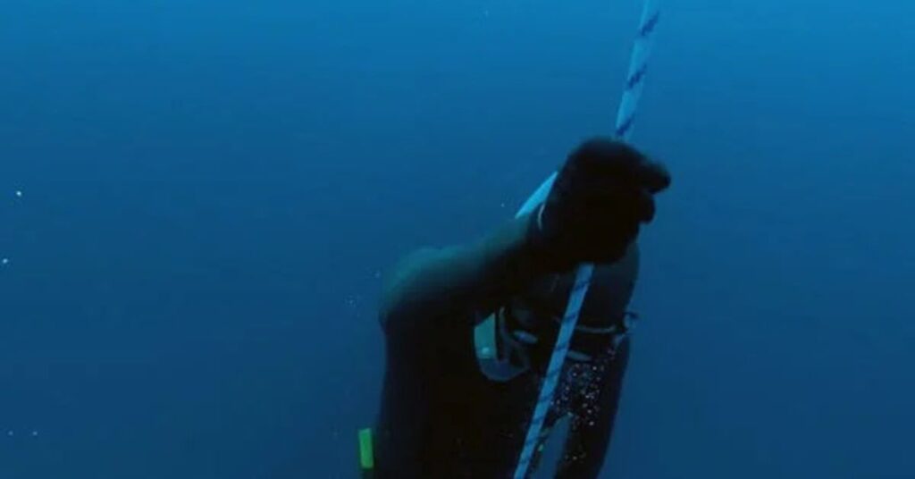 Safety stop to prevent decompression sickness during a dive